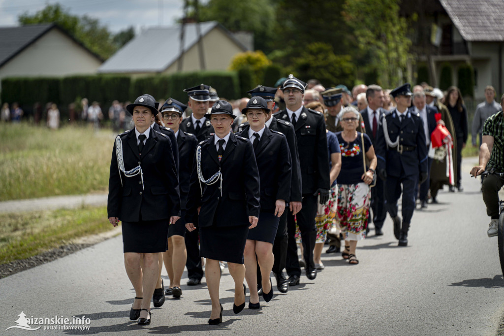 Odsłonięcie pomnika ofiar zbrodni katyńskiej w Kopkach