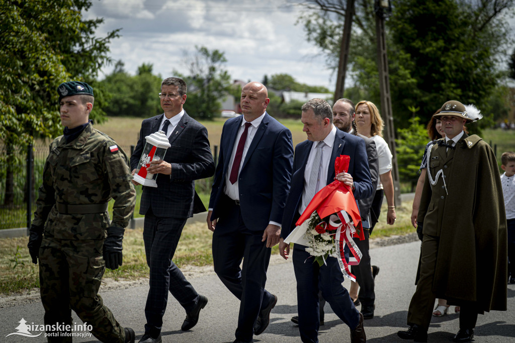Odsłonięcie pomnika ofiar zbrodni katyńskiej w Kopkach