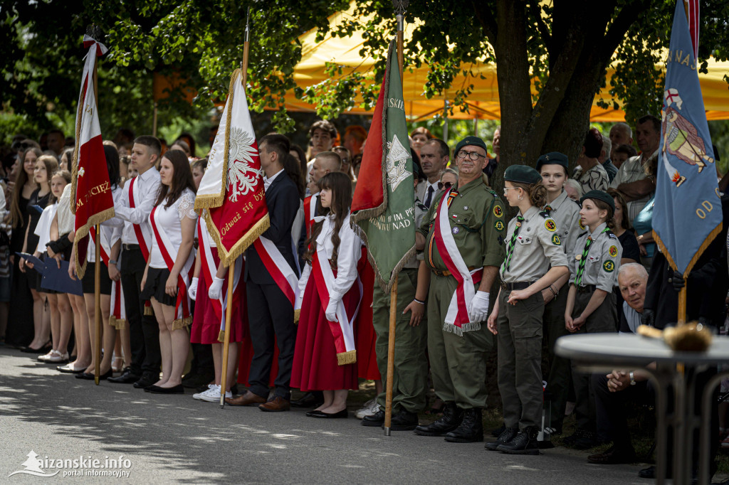Odsłonięcie pomnika ofiar zbrodni katyńskiej w Kopkach
