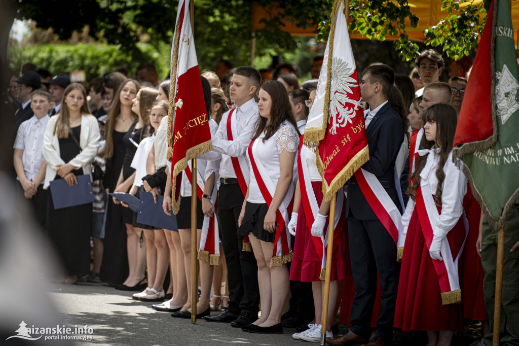 Odsłonięcie pomnika ofiar zbrodni katyńskiej w Kopkach