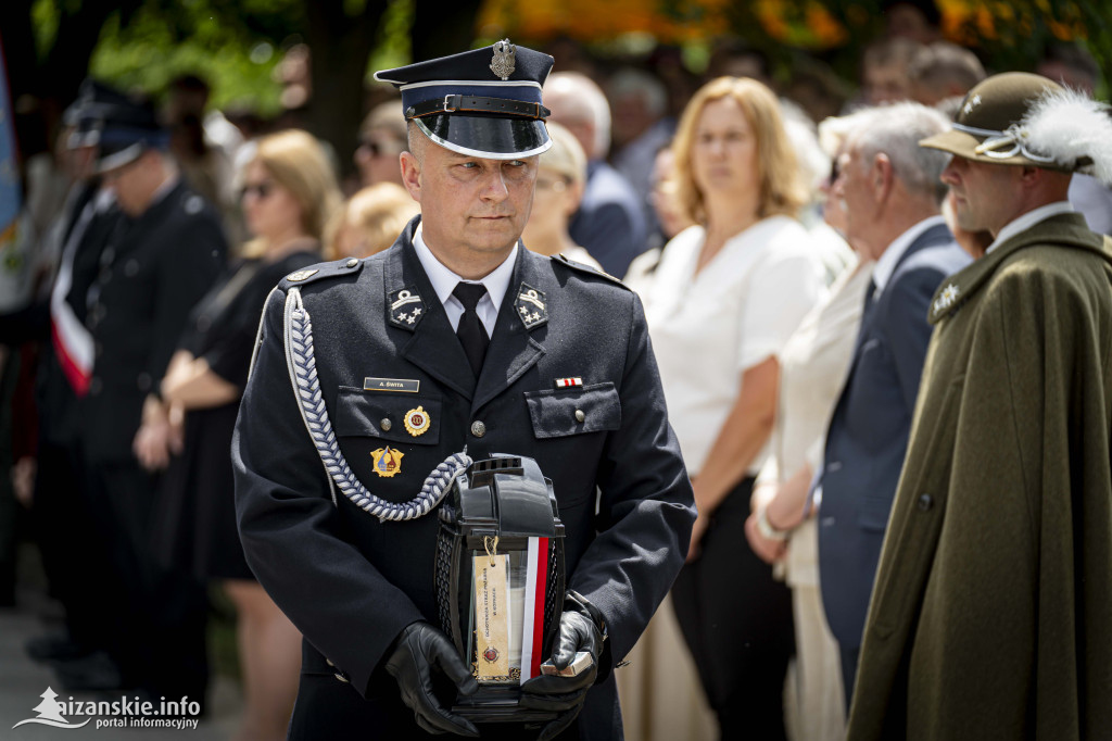 Odsłonięcie pomnika ofiar zbrodni katyńskiej w Kopkach