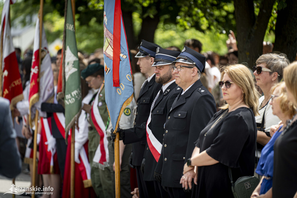 Odsłonięcie pomnika ofiar zbrodni katyńskiej w Kopkach