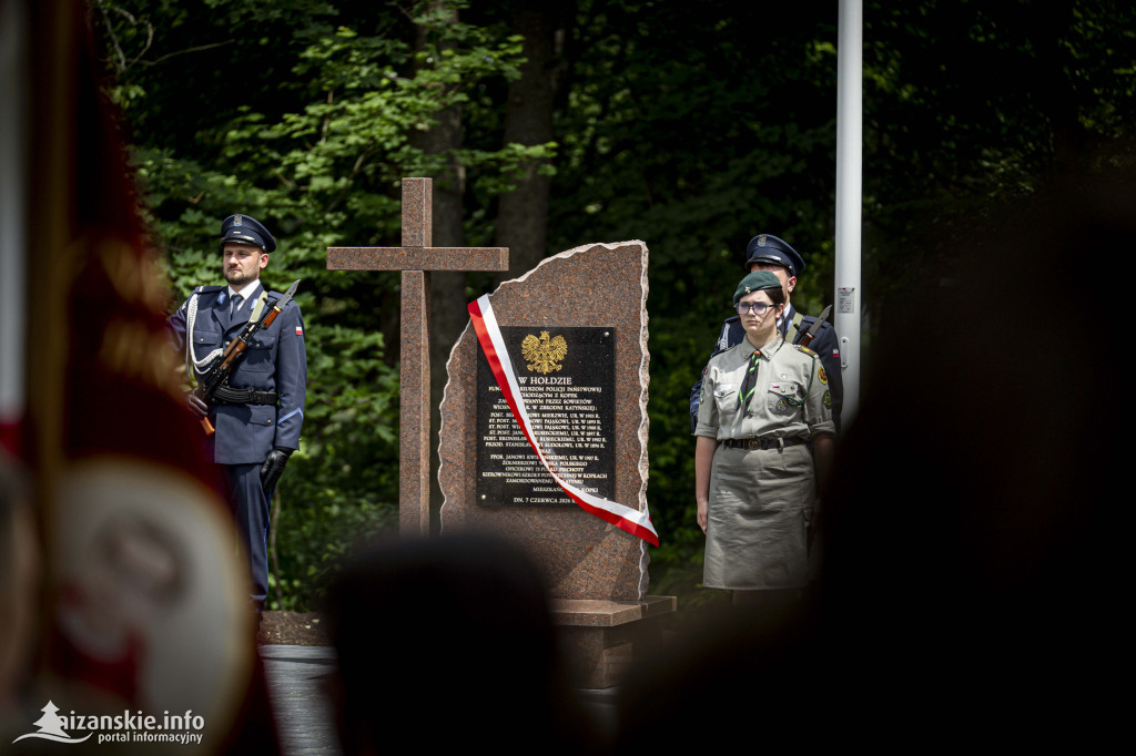 Odsłonięcie pomnika ofiar zbrodni katyńskiej w Kopkach
