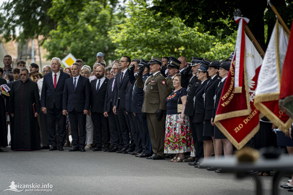 Odsłonięcie pomnika ofiar zbrodni katyńskiej w Kopkach