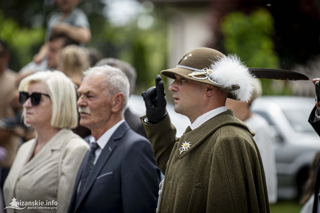 Odsłonięcie pomnika ofiar zbrodni katyńskiej w Kopkach