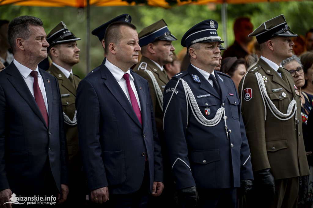 Odsłonięcie pomnika ofiar zbrodni katyńskiej w Kopkach