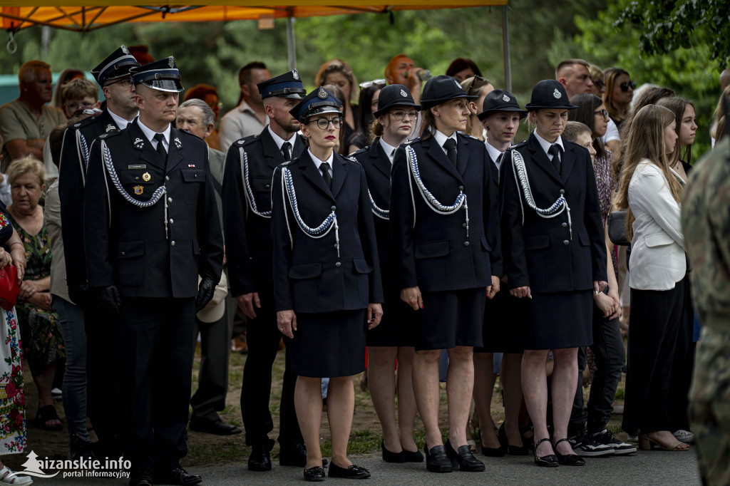 Odsłonięcie pomnika ofiar zbrodni katyńskiej w Kopkach