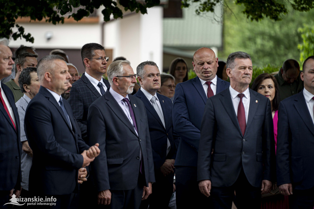 Odsłonięcie pomnika ofiar zbrodni katyńskiej w Kopkach
