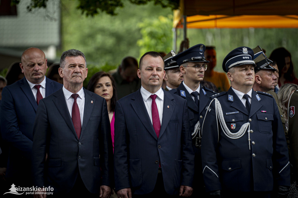 Odsłonięcie pomnika ofiar zbrodni katyńskiej w Kopkach