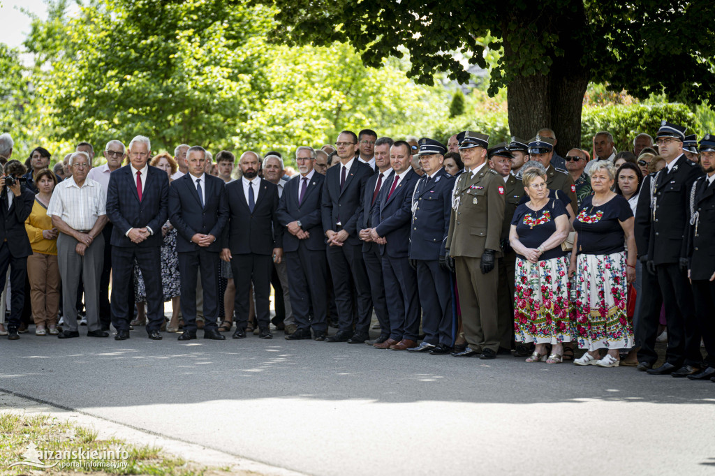 Odsłonięcie pomnika ofiar zbrodni katyńskiej w Kopkach