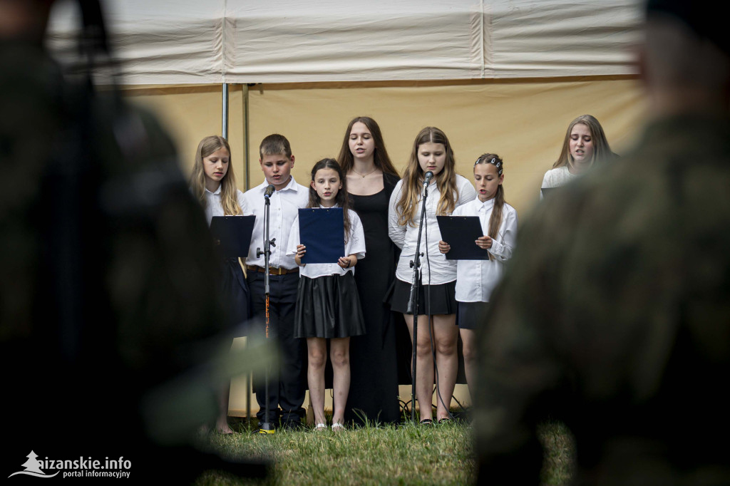 Odsłonięcie pomnika ofiar zbrodni katyńskiej w Kopkach