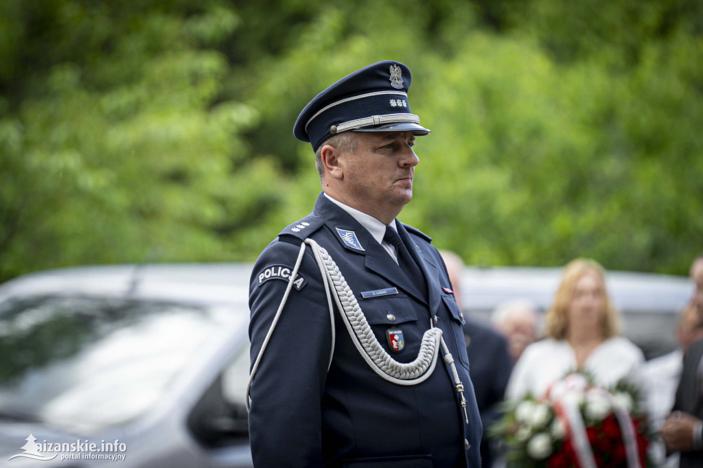 Odsłonięcie pomnika ofiar zbrodni katyńskiej w Kopkach