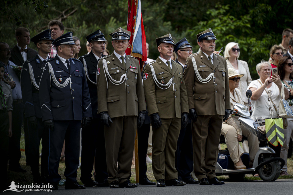 Odsłonięcie pomnika ofiar zbrodni katyńskiej w Kopkach
