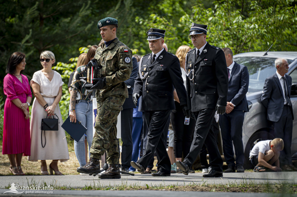 Odsłonięcie pomnika ofiar zbrodni katyńskiej w Kopkach