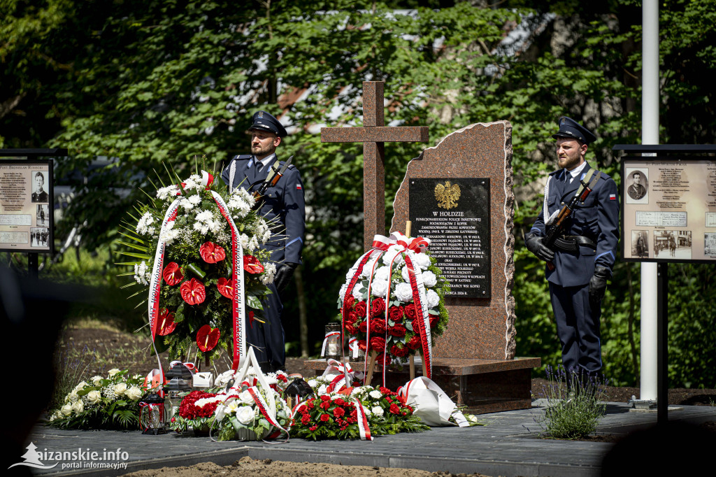 Odsłonięcie pomnika ofiar zbrodni katyńskiej w Kopkach