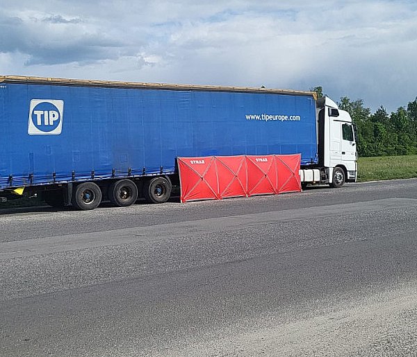 Kierowca zginął pod naczepą własnej ciężarówki-10445