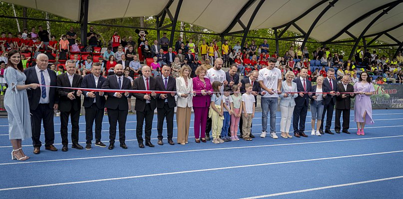 Stadion poświęcony i otwarty, ale… grać nie można - 10515
