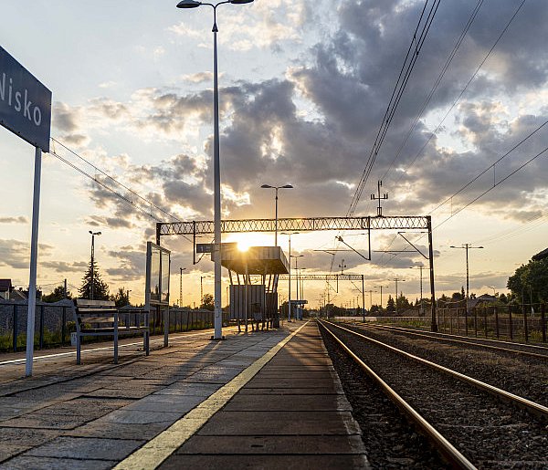 17-latek rzucił się pod pociąg-10673