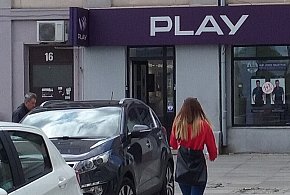 Play na celowniku UOKiK. Chodzi o pieniądze ściągane z kont klientów-10708