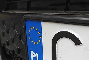 Rejestracja auta przez internet i koniec z przynoszeniem tablic. Rząd przyjął...-10767