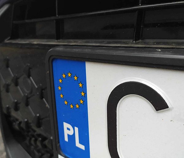 Rejestracja auta przez internet i koniec z przynoszeniem tablic. Rząd przyjął...-10767