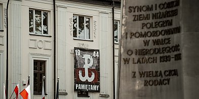 Nisko pamięta! Godzina „W” to więcej niż syreny!-10987