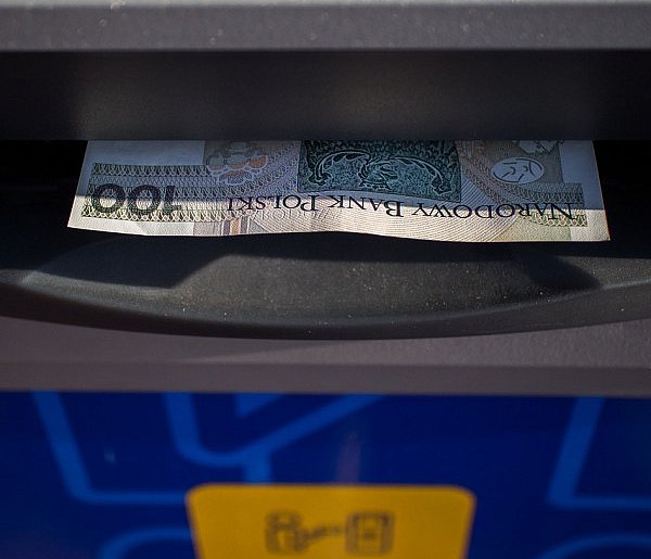 Nowy cennik usług bankowych. Klienci zapłacą więcej już od listopada-11050