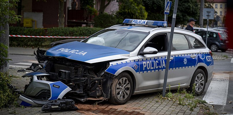 Kolizja radiowozu z autem innego policjanta? - 11113