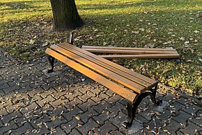 Nastolatkowie zniszczyli ławki. Staną przed sądem!-11454