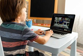 Popularni influencerzy mogą mieć kłopoty. Treści dla dzieci budzą kontrowersje-11620