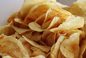 Podatek tłuszczowy uderzy w przekąski? Posłowie pokazują projekt-11806