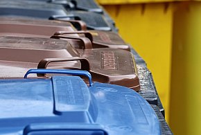 Fioletowe worki na odpady. Oto, co powinno tam trafiać-11942