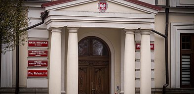 Urzędnik z Niska z zarzutami. Z urzędu wyprowadzony w kajdankach