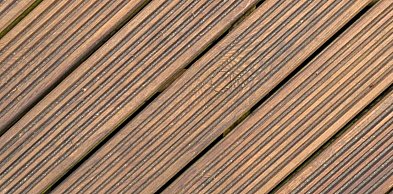 Taras drewniany krok po kroku - dobór deski, montaż i pielęgnacja