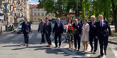 Urzędnicy chodzili po jezdni. Ukarani pouczeniem!
