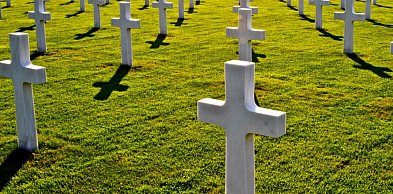 Sklep z akcesoriami na cmentarz do spójnej aranżacji miejsca pamięci