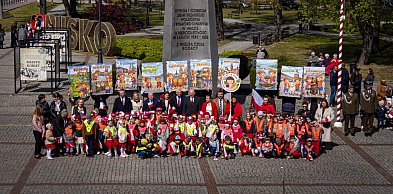 Przedszkolaki świętowały Dzień Flagi