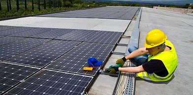 Przegląd akcesoriów do fotowoltaiki: kompletny przewodnik po elementach zapewniają