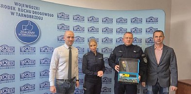 WORD w Tarnobrzegu przekazał niżańskiej policji urządzenie do badania trzeźwości-11502