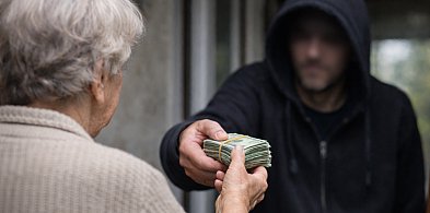Seniorka oszukana na blisko milion zł