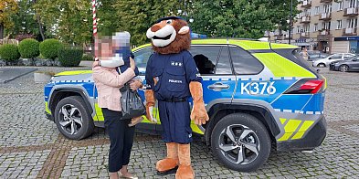 Policja promuje akcję noszenia odblasków… płaczącym dzi-11427