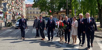 Urzędnicy chodzili po jezdni. Ukarani pouczeniem!