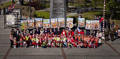 Przedszkolaki świętowały Dzień Flagi