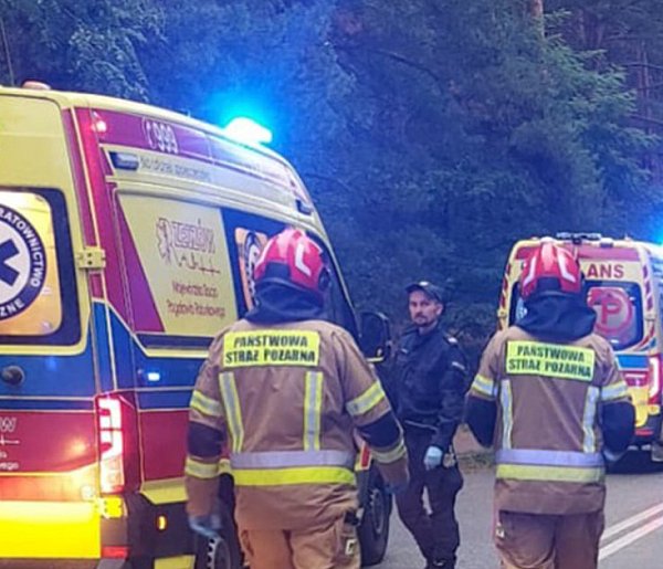 Tragiczny wypadek w Kurzynie Małej. Nie żyje 24-latek, pięć osób w szpitalu-11260