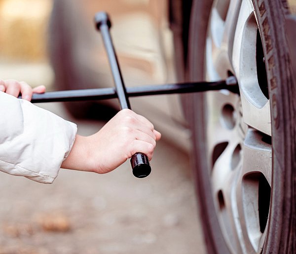 Z pozoru drobiazg, a może skończyć się tragedią. Urząd ostrzega kierowców-11595