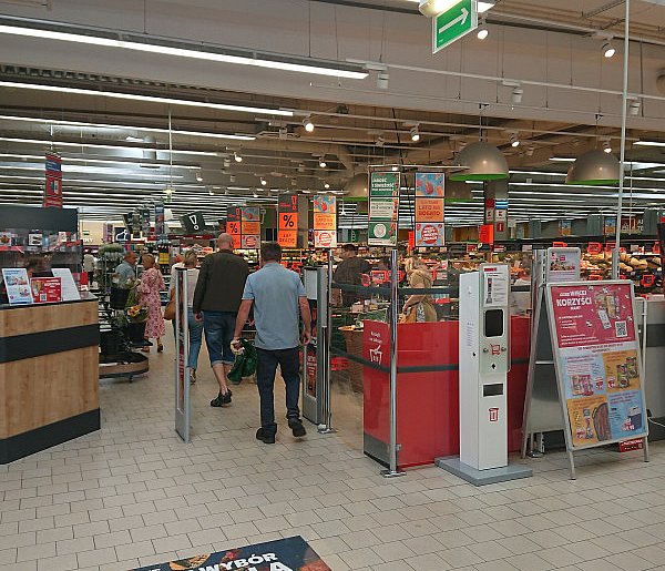 Pracownicy popularnej sieci mają dość. W południe zatrzymają pracę-11803