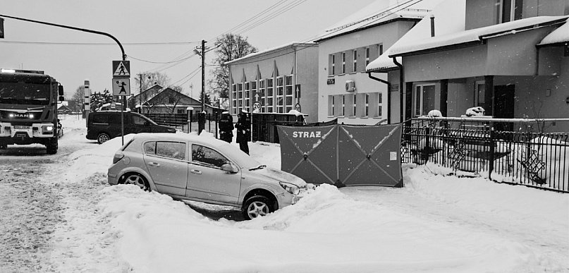 82-latek potrącił 6-latka. Kierowca nie żyje, dziecko w ciężkim stanie