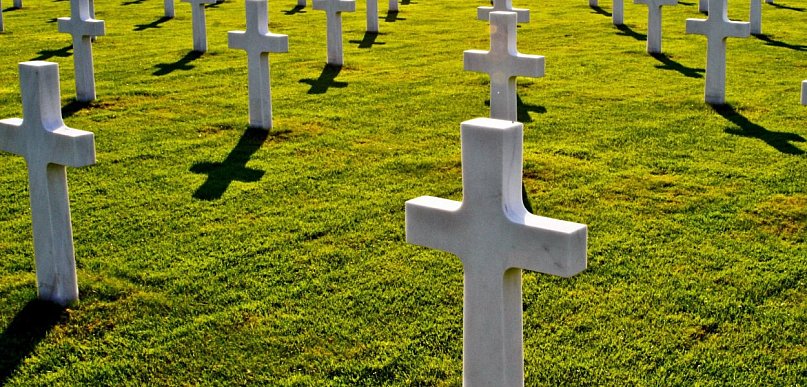 Sklep z akcesoriami na cmentarz do spójnej aranżacji miejsca pamięci