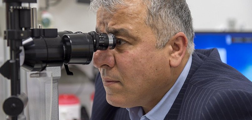 Pierwsze objawy zaćmy – kiedy zgłosić się do okulisty i nie przegapić momentu na l