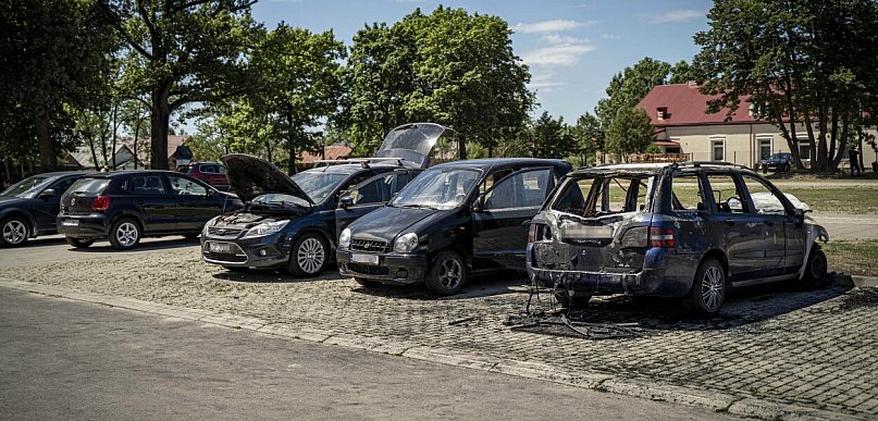 Pożar samochodów w Ulanowie. Policja nie wyklucza podpalenia